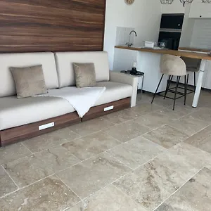 Appartement Magnifique Avec Piscine, Arles